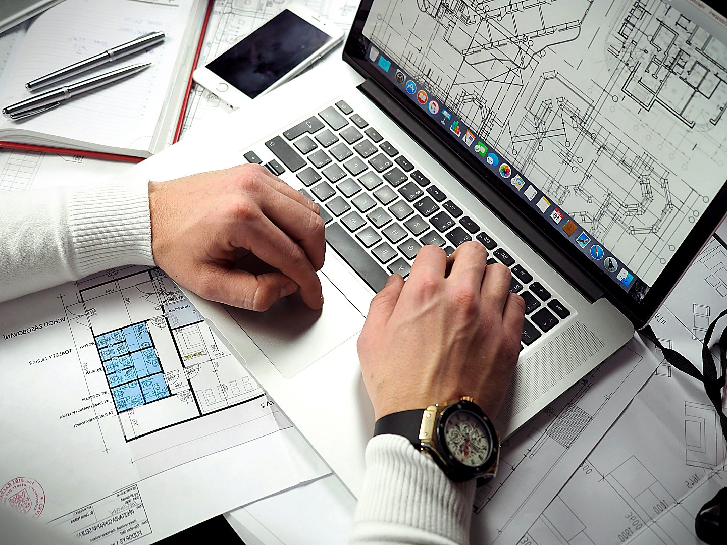 Premium custom office desk showcasing ByPipoo's exceptional craftsmanship and ergonomic design